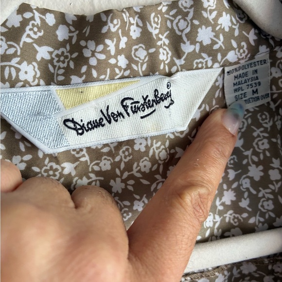 Vintage Diane von Fürstenberg Floral Button-Up Blouse – Size M - Picture 2 of 7